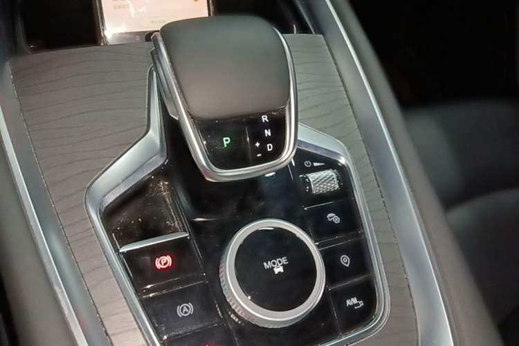 Used Chery Tiggo 8 PRO 2024 Champion Edition 290T Two-Wheel Drive Shining Version 5 Seats Gear Lever