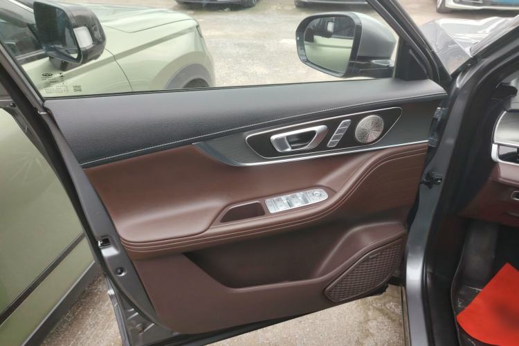 Used Chery Tiggo 8 PRO 2024 Champion Edition 290T Two-Wheel Drive Peak Version 7 Seats Interior 4