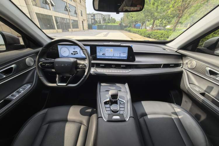 Used Chery Tiggo 8 PRO 2024 Champion Edition 290T Two-Wheel Drive High-Gloss Version 7 Seats Interior 6