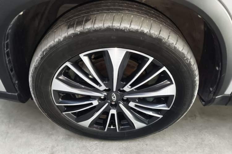 Used Chery Tiggo 8 PRO 2024 Champion Edition 390T Four-Wheel Drive Peak Version 5 Seats Left Front Wheel Hub