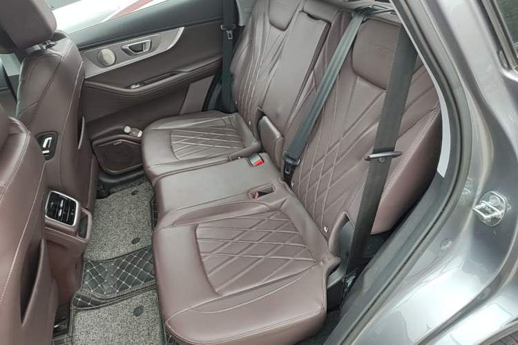 Used Chery Tiggo 8 PRO 2024 Champion Edition 290T Two-Wheel Drive Peak Version 5 Seats Left Rear Seat