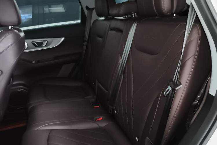 Used Chery Tiggo 8 PRO 2024 Champion Edition 390T Two-Wheel Drive Aoshi Version 5 Seats Left Rear Seat