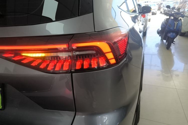 Used Chery Tiggo 8 PRO 2024 Champion Edition 290T Two-Wheel Drive Shining Version 5 Seats Right Rear Taillight