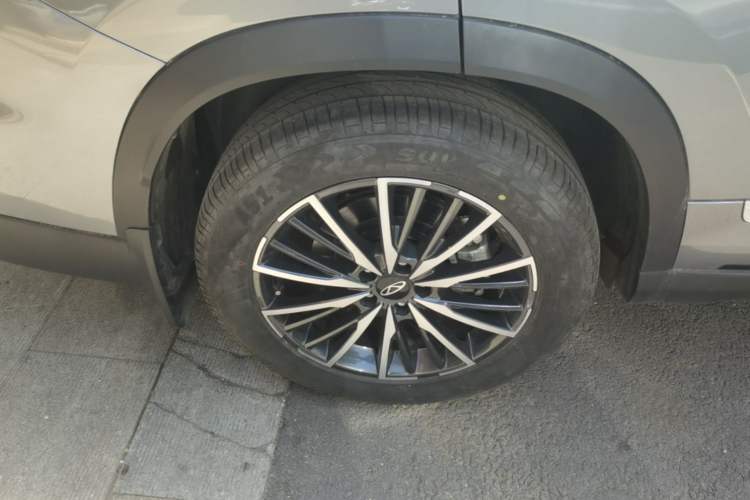 Used Chery Tiggo 8 PRO 2024 Champion Edition 290T Two-Wheel Drive Shining Version 5 Seats Right Rear Wheel Hub