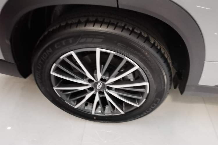 Used Chery Tiggo 8 PRO 2024 Champion Edition 290T Two-Wheel Drive Shining Version 5 Seats Right Rear Wheel Hub
