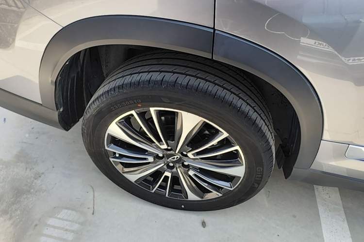 Used Chery Tiggo 8 PRO 2024 Champion Edition 390T Two-Wheel Drive Peak Version 7 Seats Right Rear Wheel Hub