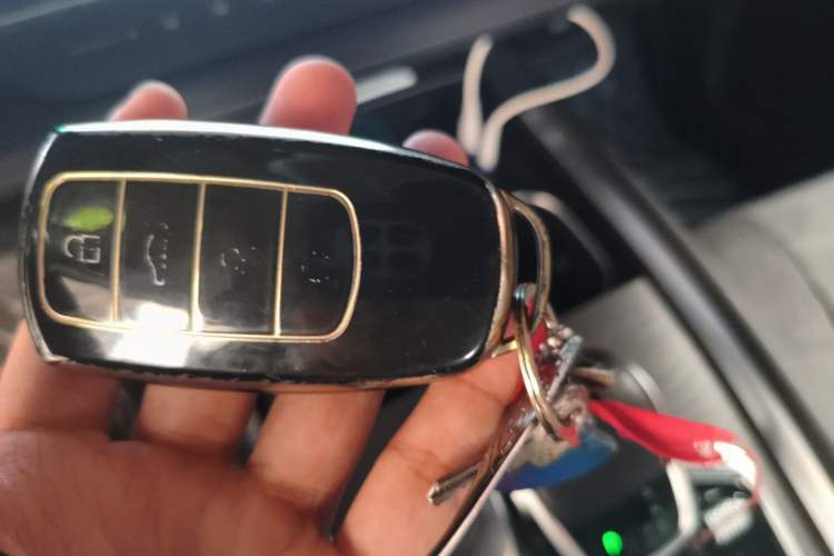 Used Chery Tiggo 8 PRO 2024 Champion Edition 290T Two-Wheel Drive Shining Version 7 Seats Vehicle Key