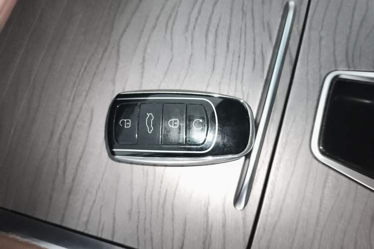 Used Chery Tiggo 8 PRO 2024 Champion Edition 390T Two-Wheel Drive Aoshi Version 5 Seats Vehicle Key
