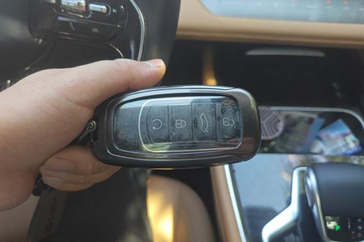 Used Chery Tiggo 8 PRO 2024 Champion Edition 390T Two-Wheel Drive Peak Version 5 Seats Vehicle Key