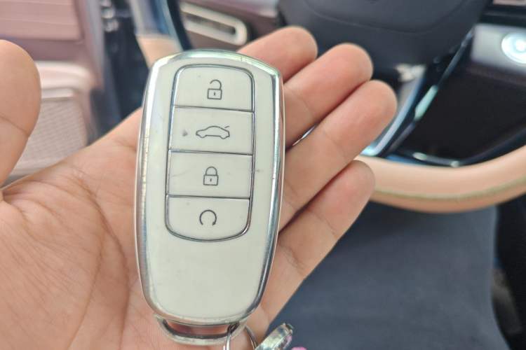 Used Chery Tiggo 8 PRO 2024 Champion Edition 290T Two-Wheel Drive Peak Version 7 Seats Vehicle Key