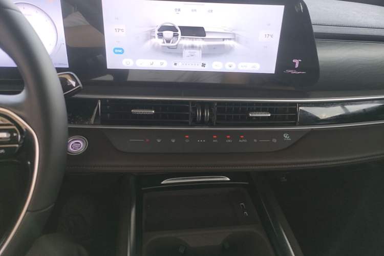 Used Chery Tiggo 8 PRO 2024 Champion Edition 390T Two-Wheel Drive Peak Version 5 Seats Audio And AC Panel
