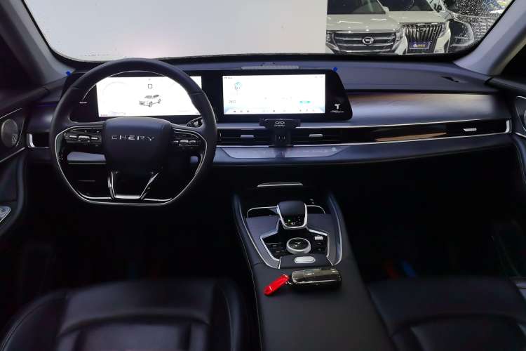 Used Chery Tiggo 8 PRO 2024 Champion Edition 290T Two-Wheel Drive Shining Version 5 Seats Center Console