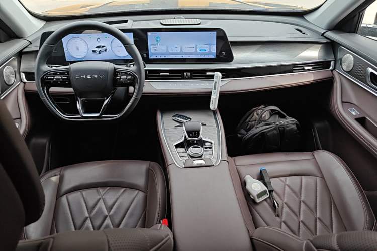 Used Chery Tiggo 8 PRO 2024 Champion Edition 390T Two-Wheel Drive Peak Version 5 Seats Center Console