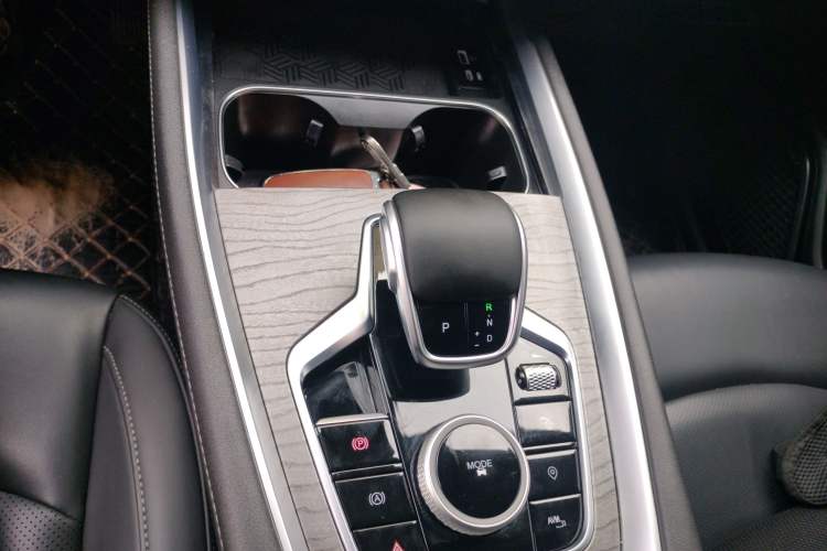 Used Chery Tiggo 8 PRO 2024 Champion Edition 290T Two-Wheel Drive Shining Version 5 Seats Gear Lever