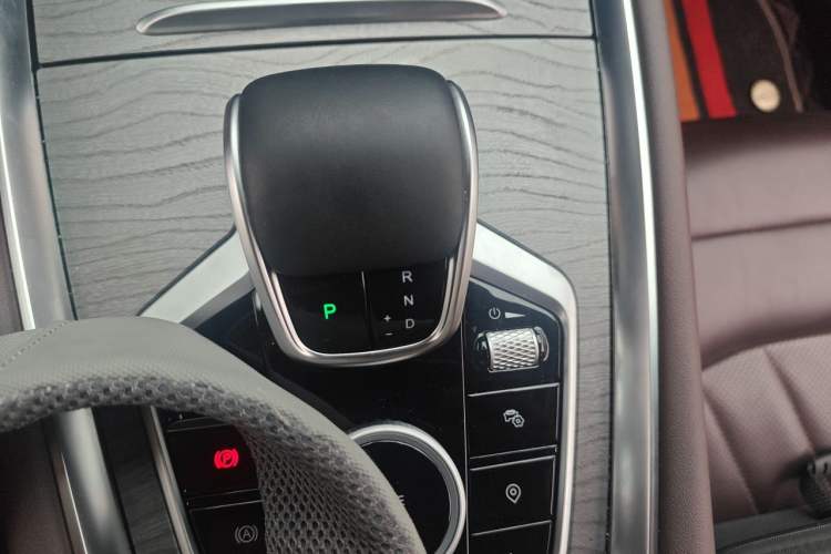 Used Chery Tiggo 8 PRO 2024 Champion Edition 390T Two-Wheel Drive Peak Version 5 Seats Gear Lever
