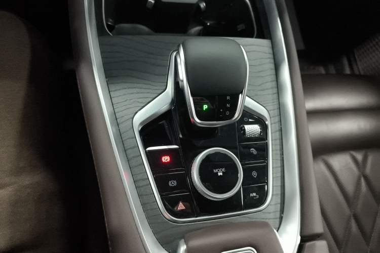 Used Chery Tiggo 8 PRO 2024 Champion Edition 390T Two-Wheel Drive Peak Version 5 Seats Gear Lever