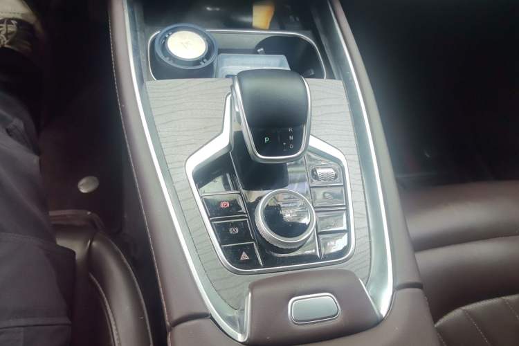 Used Chery Tiggo 8 PRO 2024 Champion Edition 390T Two-Wheel Drive Peak Version 5 Seats Gear Lever