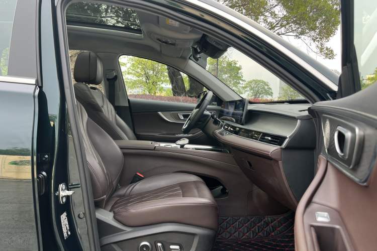 Used Chery Tiggo 8 PRO 2024 Champion Edition 290T Two-Wheel Drive Peak Version 7 Seats Interior 2