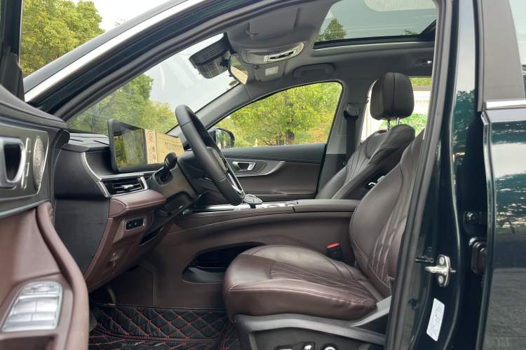 Used Chery Tiggo 8 PRO 2024 Champion Edition 290T Two-Wheel Drive Peak Version 7 Seats Interior 3