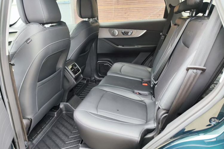 Used Chery Tiggo 8 PRO 2024 Champion Edition 290T Two-Wheel Drive Shining Version 7 Seats Interior 3