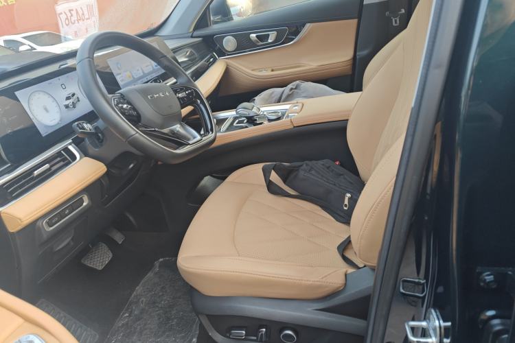 Used Chery Tiggo 8 PRO 2024 Champion Edition 390T Two-Wheel Drive Peak Version 5 Seats Left Front Seat