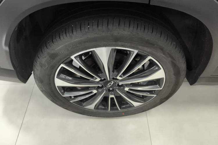 Used Chery Tiggo 8 PRO 2024 Champion Edition 390T Two-Wheel Drive Peak Version 5 Seats Right Rear Wheel Hub
