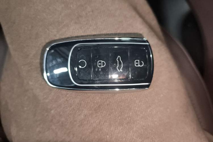 Used Chery Tiggo 8 PRO 2024 Champion Edition 390T Two-Wheel Drive Peak Version 5 Seats Vehicle Key