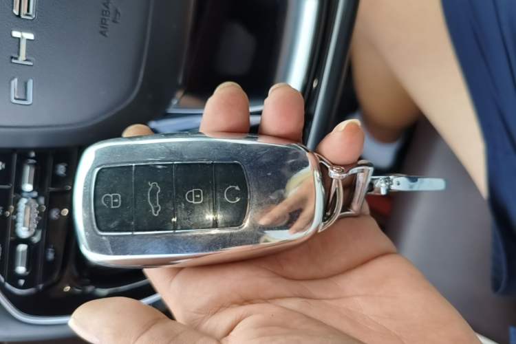 Used Chery Tiggo 8 PRO 2024 Champion Edition 290T Two-Wheel Drive Peak Version 7 Seats Vehicle Key