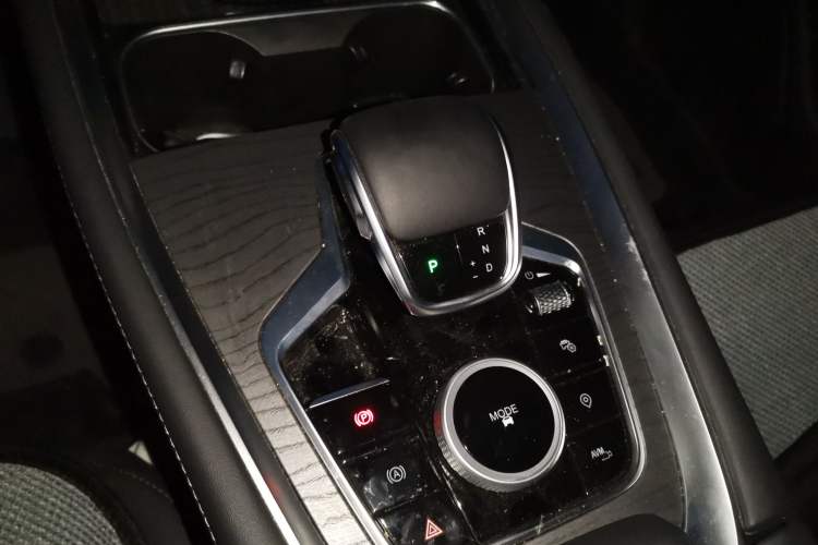 Used Chery Tiggo 8 PRO 2024 Champion Edition 290T Two-Wheel Drive High-Gloss Version 7 Seats Gear Lever