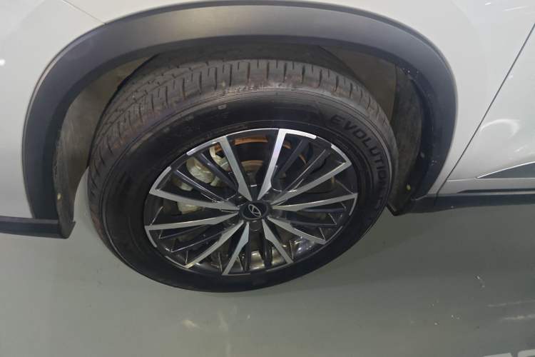 Used Chery Tiggo 8 PRO 2024 Champion Edition 290T Two-Wheel Drive Peak Version 5 Seats Left Front Wheel Hub