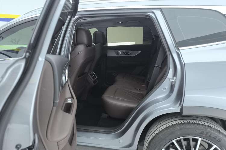 Used Chery Tiggo 8 PRO 2024 Champion Edition 290T Two-Wheel Drive Peak Version 7 Seats Right Rear Seat