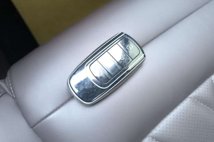 Used Chery Tiggo 8 PRO 2024 Champion Edition 290T Two-Wheel Drive Peak Version 7 Seats Vehicle Key