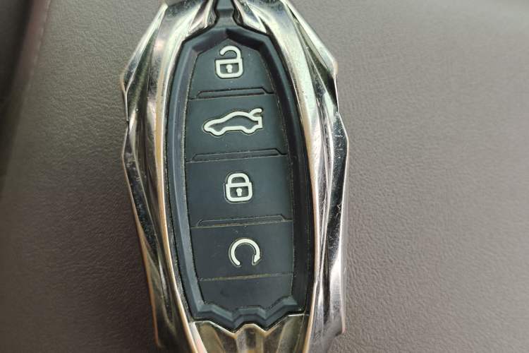 Used Chery Tiggo 8 PRO 2024 Champion Edition 290T Two-Wheel Drive Peak Version 7 Seats Vehicle Key
