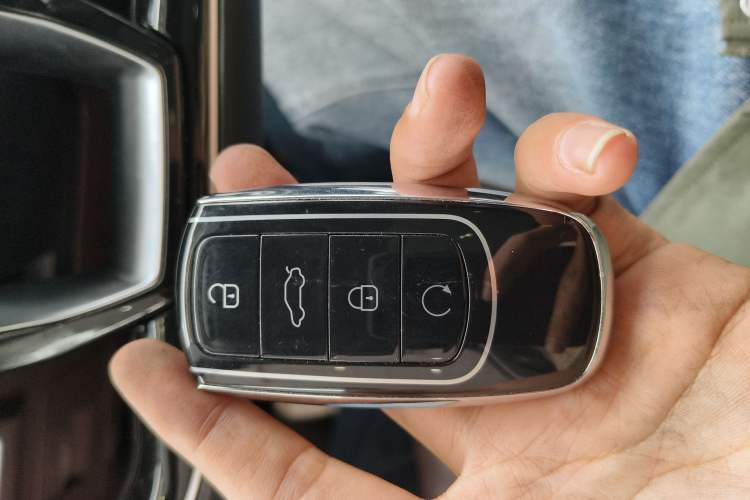Used Chery Tiggo 8 PRO 2024 Champion Edition 290T Two-Wheel Drive Peak Version 7 Seats Vehicle Key