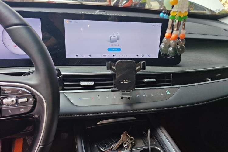 Used Chery Tiggo 8 PRO 2024 Champion Edition 290T Two-Wheel Drive Shining Version 5 Seats Audio And AC Panel