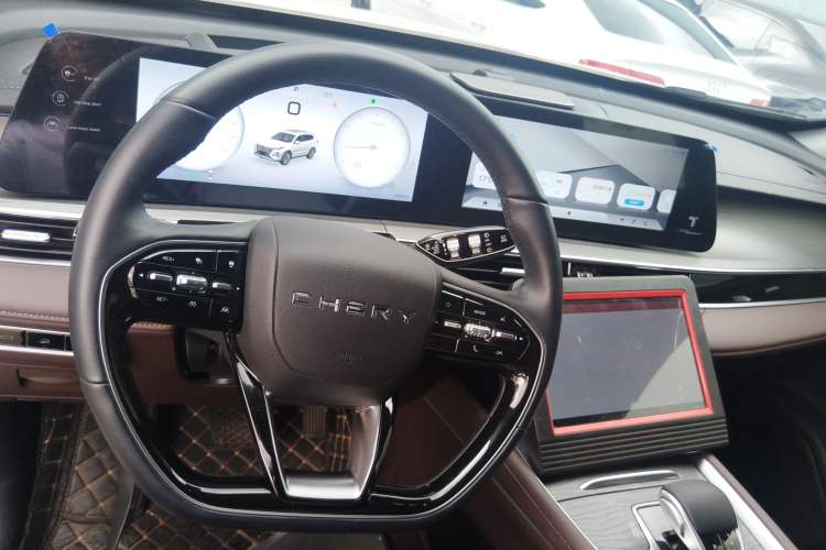 Used Chery Tiggo 8 PRO 2024 Champion Edition 390T Two-Wheel Drive Peak Version 7 Seats Center Console