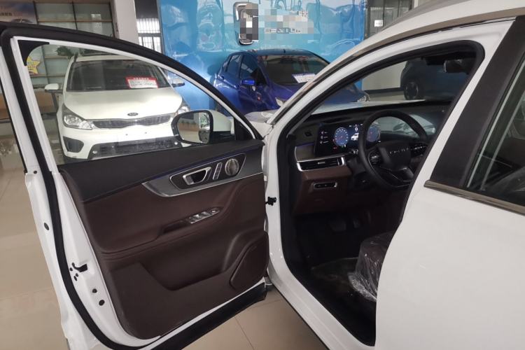 Used Chery Tiggo 8 PRO 2024 Champion Edition 390T Two-Wheel Drive Aoshi Version 5 Seats Driver Seat