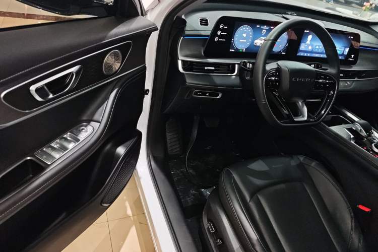 Used Chery Tiggo 8 PRO 2024 Champion Edition 290T Two-Wheel Drive Shining Version 7 Seats Driver Seat