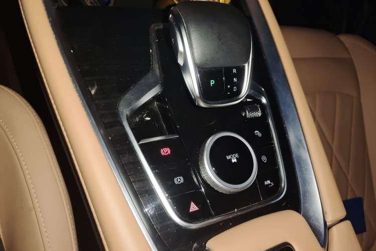 Used Chery Tiggo 8 PRO 2024 Champion Edition 390T Two-Wheel Drive Peak Version 5 Seats Gear Lever