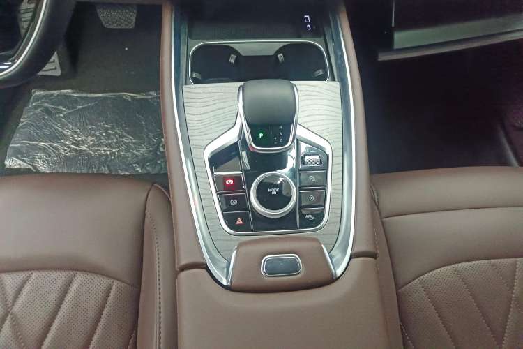 Used Chery Tiggo 8 PRO 2024 Champion Edition 390T Two-Wheel Drive Peak Version 5 Seats Gear Lever