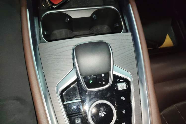 Used Chery Tiggo 8 PRO 2024 Champion Edition 390T Two-Wheel Drive Peak Version 5 Seats Gear Lever