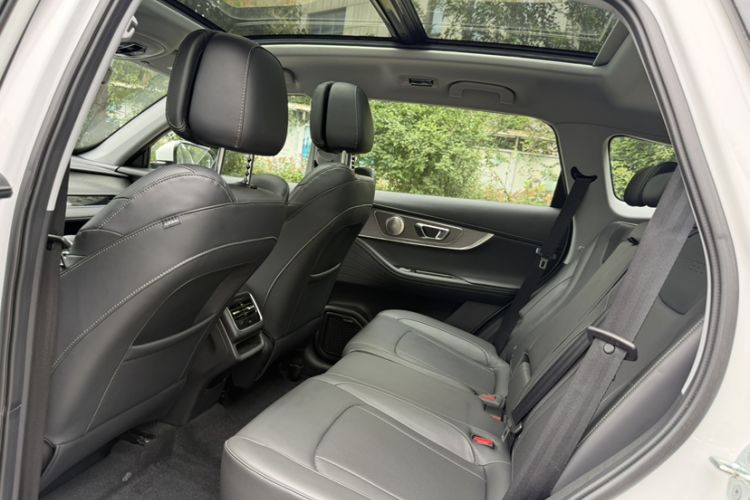 Used Chery Tiggo 8 PRO 2024 Champion Edition 290T Two-Wheel Drive Shining Version 5 Seats Interior 1