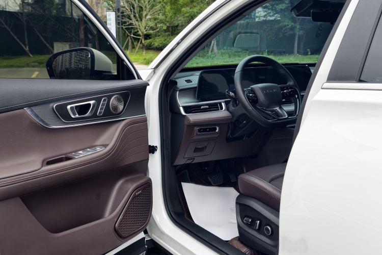 Used Chery Tiggo 8 PRO 2024 Champion Edition 390T Two-Wheel Drive Peak Version 5 Seats Interior 3