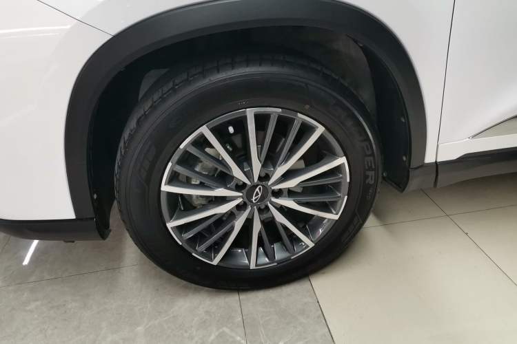 Used Chery Tiggo 8 PRO 2024 Champion Edition 290T Two-Wheel Drive Peak Version 5 Seats Left Front Wheel Hub
