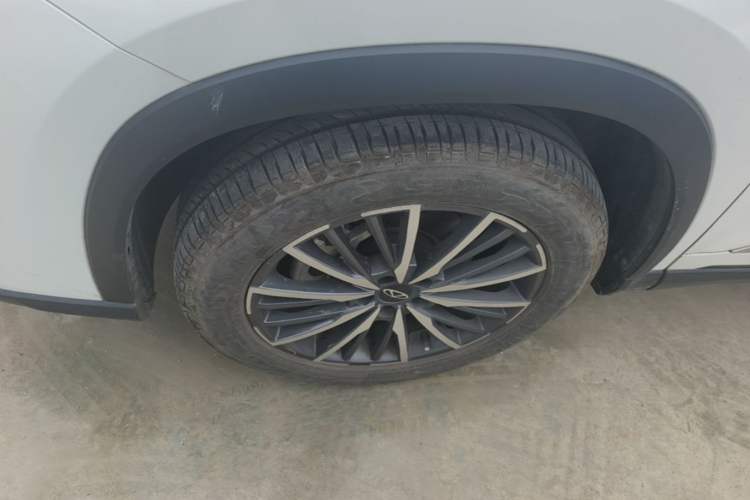 Used Chery Tiggo 8 PRO 2024 Champion Edition 290T Two-Wheel Drive Shining Version 5 Seats Left Front Wheel Hub
