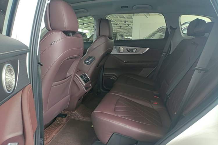 Used Chery Tiggo 8 PRO 2024 Champion Edition 290T Two-Wheel Drive Peak Version 5 Seats Left Rear Seat