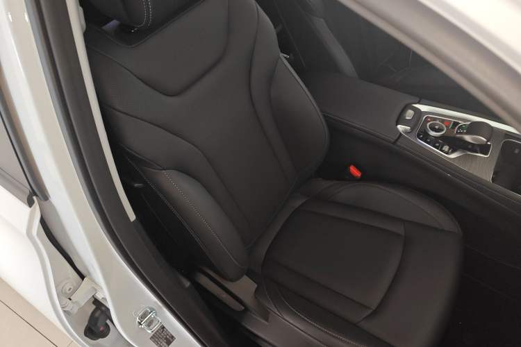 Used Chery Tiggo 8 PRO 2024 Champion Edition 290T Two-Wheel Drive Shining Version 5 Seats Right Front Seat