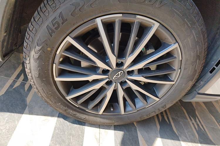 Used Chery Tiggo 8 PRO 2024 Champion Edition 290T Two-Wheel Drive Shining Version 5 Seats Right Front Wheel Hub