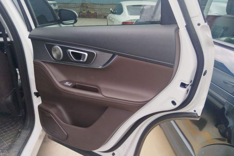 Used Chery Tiggo 8 PRO 2024 Champion Edition 390T Two-Wheel Drive Peak Version 7 Seats Right Rear Door Interior