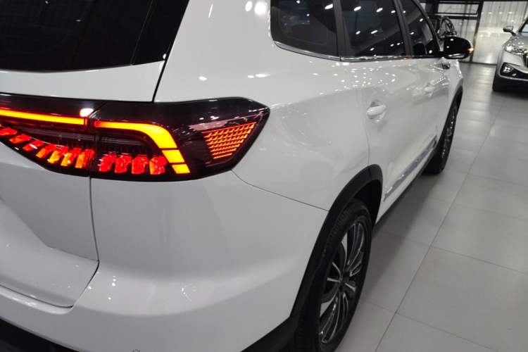 Used Chery Tiggo 8 PRO 2024 Champion Edition 390T Two-Wheel Drive Peak Version 5 Seats Right Rear Taillight